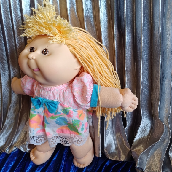 First edition Cabbage patch doll 1990 - Picture 9 of 16